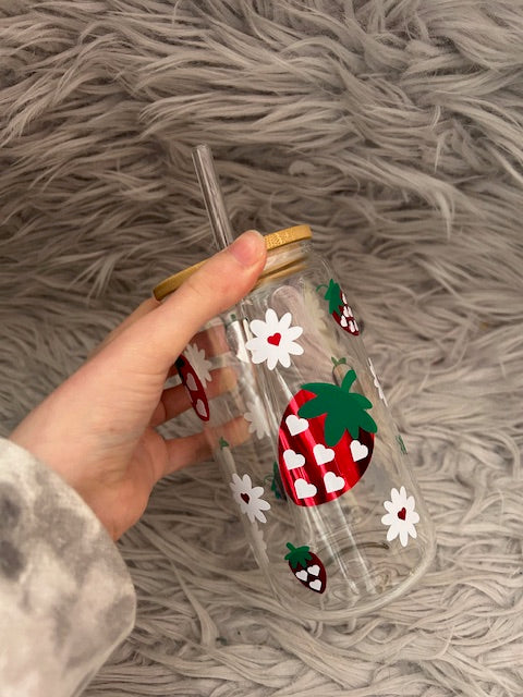 Strawberry floral glass or plastic can with lid and straw 500ml