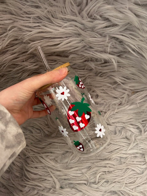 Strawberry floral glass or plastic can with lid and straw 500ml