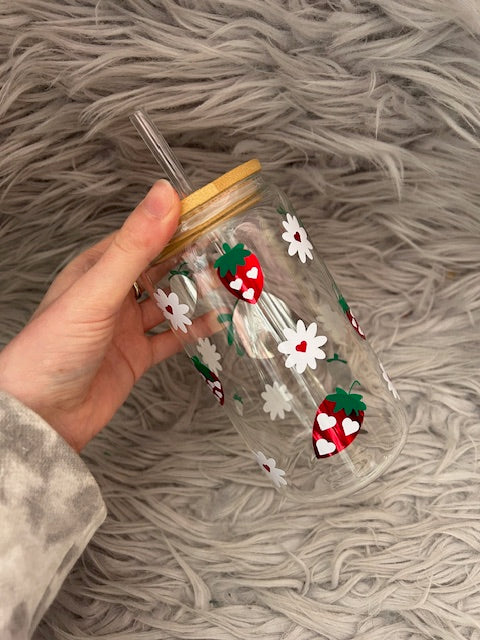 Strawberry floral glass or plastic can with lid and straw 500ml