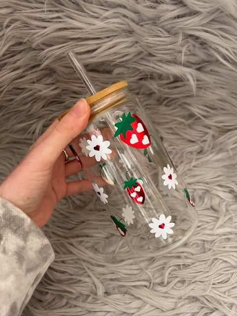 Strawberry floral glass or plastic can with lid and straw 500ml