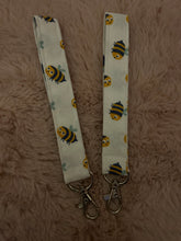 Load image into Gallery viewer, Bee wristlet
