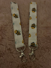 Load image into Gallery viewer, Bee wristlet
