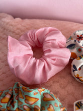 Load image into Gallery viewer, Patterned hair scrunchy
