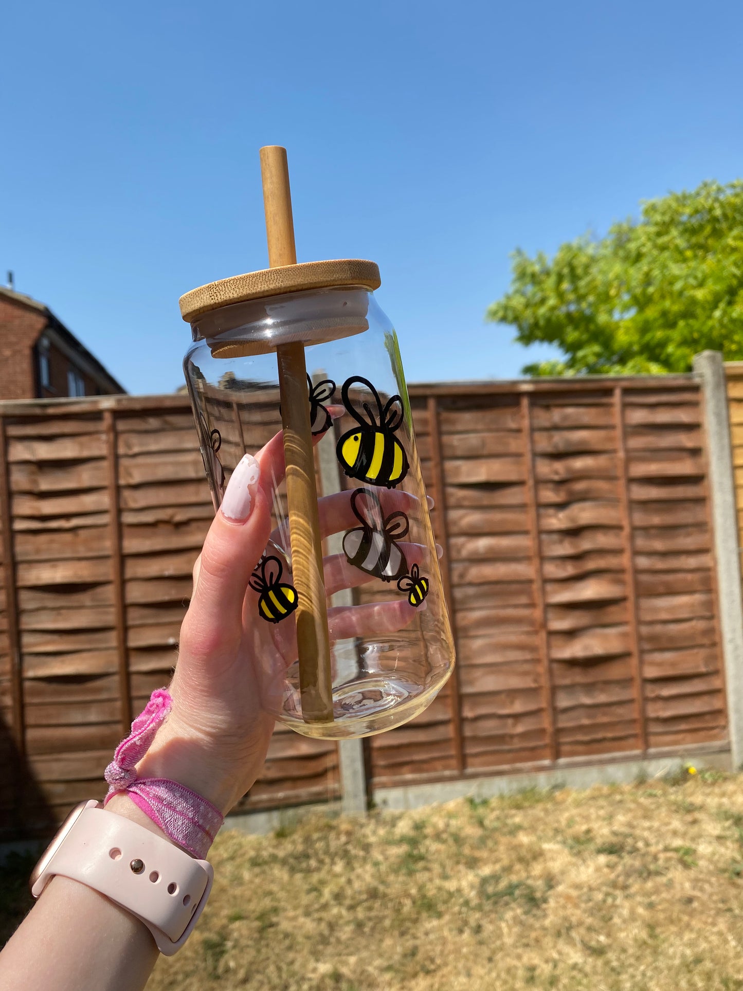Bee glass can