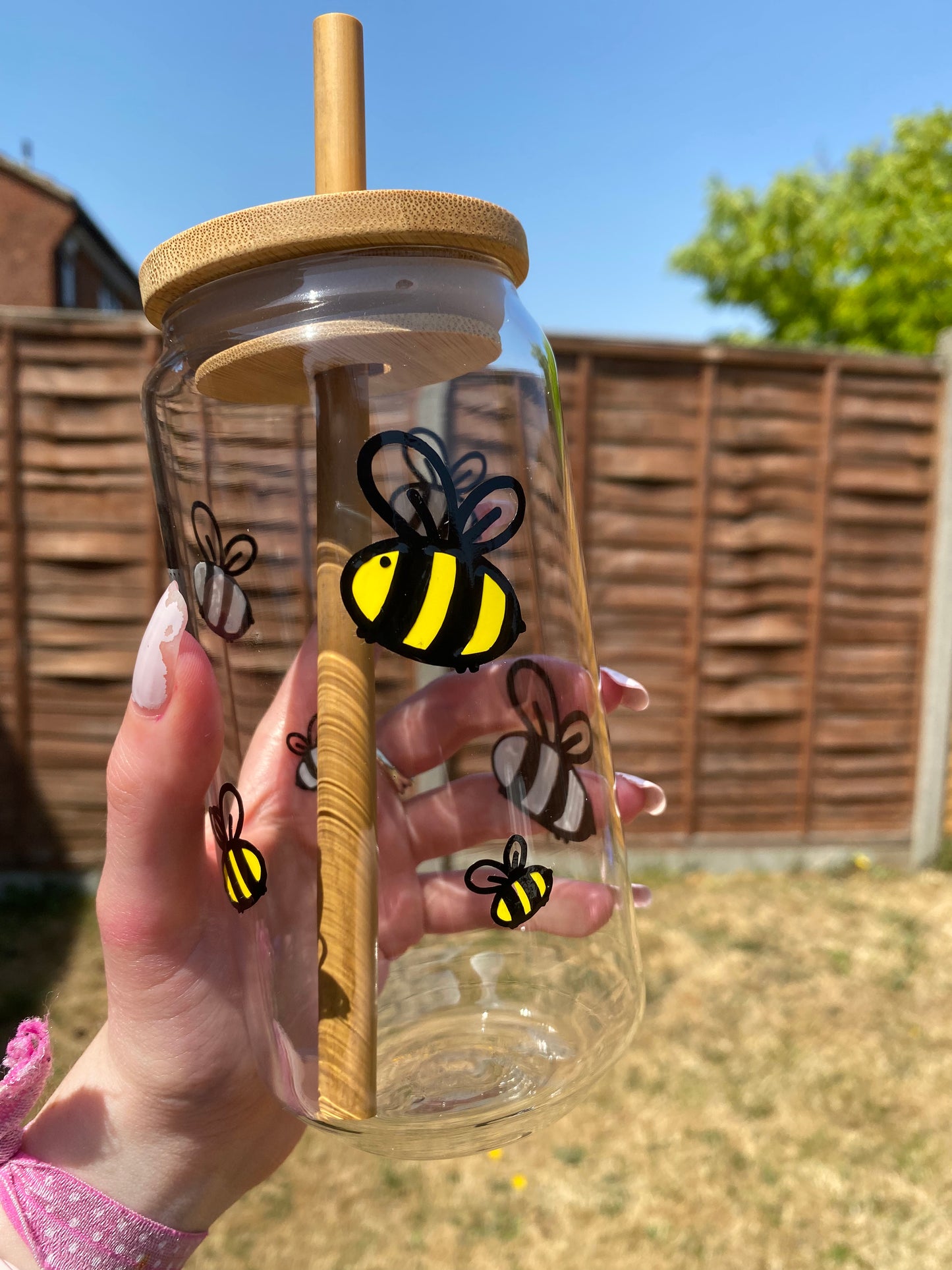Bee glass can