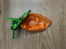 Load image into Gallery viewer, Personalised Carrot Easter treat bags
